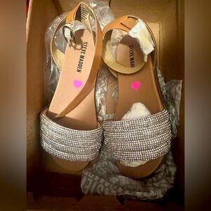 New in Box! Girls Sz 1 JDRIPS Steve Madden Sandals